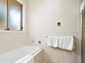 Our most popular home. Your family and staff will love it here! Bed & bath linen hire included. Unlimited NBN WIFI internet. Airconditioning (heat & cool) throughout. Easy free parking. Spacious and relaxing. - Image 5