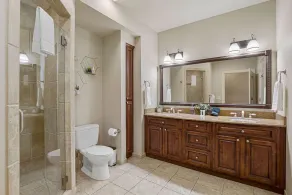 Villa with 30ft PrivateDeck, All Ensuite Bathrooms,ClubhousePool, Golf, GameArea - Image 2