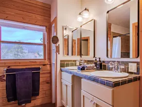 Mountain Lodge. Large kitchen hot tub, fire pit. - Image 2
