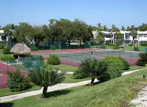 Luxurious 2-bedroom apartment with1st class tennis - near beach and Naples shops - Image 2
