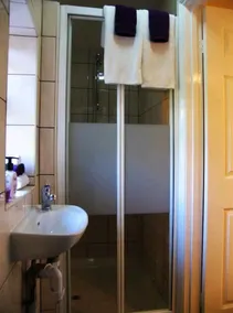 Self Contained Apartment Near Romford Queens Hospital - Image 3