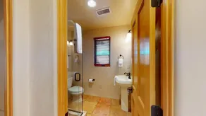 Corazon Condo Unit 11, 2 Bed/2 Bath, Luxury Style Condo - Image 2