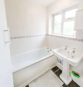 4 Bed - 2 Baths 1 Walk in Shower Lots of Parking - Image 2