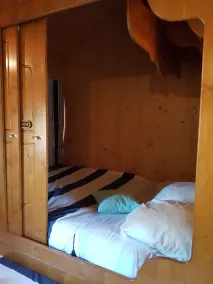 Sam's cabin - Image 5