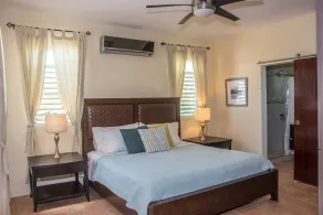 Family time, 5 minute walk from main walkway to restaurants and beach! - Image 5