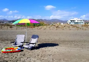 Genießen Sie die Sonne, den Sand und das salzige Meer in einer stilvollen Etage in der ersten Reihe - Image 3