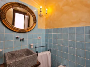 Charming Tuscan Farmhouse - Image 3