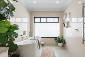 STUNNING RENOVATED HOME CLOSE TO SYDNEY - Image 3