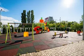 Real Resort - Image 2