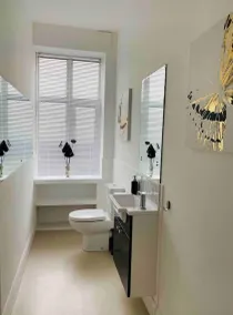 Spacious Townhouse. Parking. Minutes to beach. - Image 3