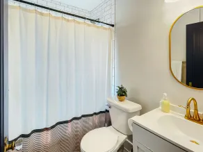 Entire Duplex 4br2ba Sleeps 8 Near Drake Uni - Image 3