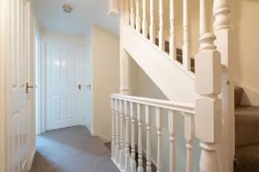 Perfect for contractors, families, 4 beds, parking - Image 2