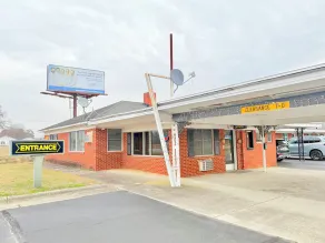 Deluxe Inn - Image 2