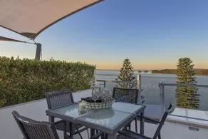 Waterfront Penthouse with heated jacuzzi and private rooftop terrace - Image 5