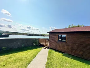 Cosy Portmor Log Cabin- Sea views, Deck & Relaxation - Image 5