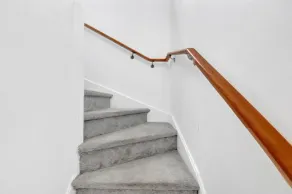 Luxury 5 BR Home Free Parking - Image 3
