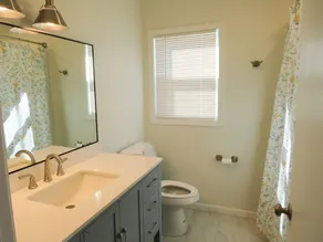 King Beds! Pets! One-level, Quick walk to Beach, Close to restaurants! KD0107 - Image 2