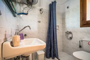 Appartement 'Marketos Maisonette 4pax' avec vue sur les montagnes, Wi-Fi et climatisation. - Image 3