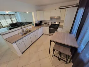 2 Bdrm inc Full Kitchen/Bath/Laundry/Living Room - Image 5