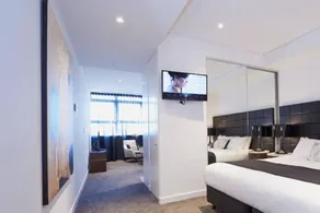 KOZYGURU | Chatswood | Luxury Studio | Walk to Chatswood Chase - Image 2