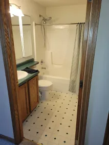 Private Point Lake Chalet. - Image 2