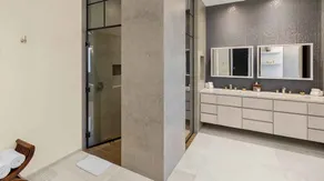 Villa ultra exclusive en bord de mer avec piscine à débordement et bain à remous. À quelques pas du sable - Image 2