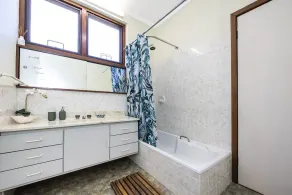 Ocean Close - Spacious Beach House - Image 2