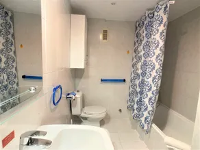 Bright and spacious 3 bedroom frontline with stunning views - Image 2