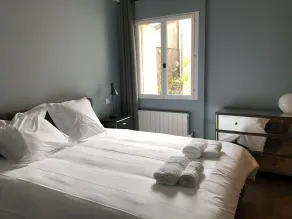 Renovated Haussmann - Canal Royal view - 3 air-conditioned suites - Image 3