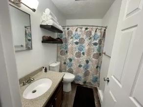 ★Spacious & Comfy Small-Town Gem♥ | ♛King Bed, pkg - Image 4