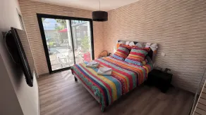 New house, hot tub, patio, close to beaches and shops - Image 3