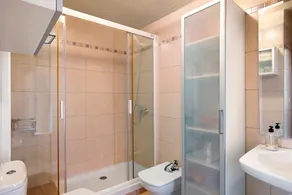 Holiday Apartment 'Los Patios' with Private Terraces, 5 Minutes' Walk from the Beach - Image 3