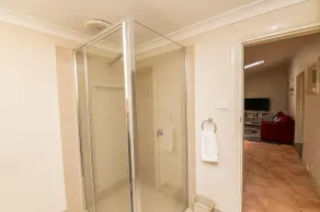 Hillside Cottage │ Comfy, Spacious, Walk to CBD & Stannies - Image 4