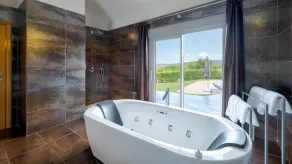 Luxurious Contemporary Villa, large pool heated 28° - green views - Image 2