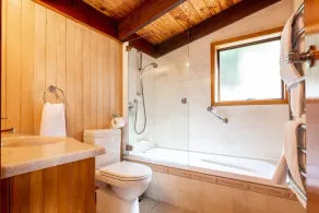Wakatipu Lodge - Haus am See mit hervorragendem Panoramablick und Spa im Freien - Image 2