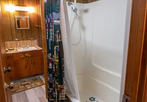 Secluded Cabin On Peaceful 100+ Acres with hot tub! - Image 3