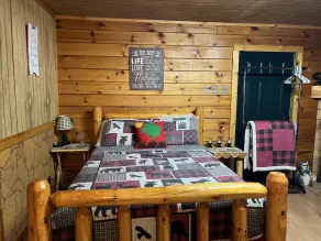 Cozy cabin for two adults . no room to add extra . Cabin in the woods w Hot tub - Image 3