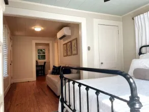 Quiet Midtown Studio w/Private Entrance - Image 4