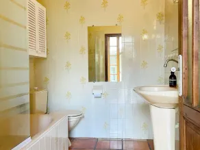 Charming 1-Bedroom Retreat with Stunning Views, Pool & WiFi - Image 2