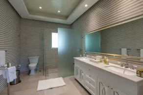 Luxury Villa close to the Beach and Marina - Image 2