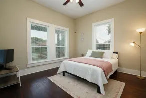 Amazing Fully Fenced Home Only 1.7 mi to Downtown - Image 3