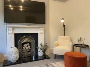 Fabulous 4 Bedroom Home in Manchester - Image 3