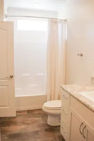 A wonderful 2 bedroom/2 bath rental (1,000 sq - Image 5