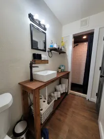 Beautiful Modern Farmhouse Studio Cottage! - Image 3