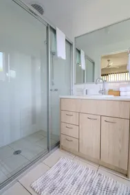 BLK Stays Guest House Deluxe Back Unit Bellmere - Image 2