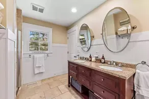Perfect retreat for multi-generational families! Sat-Saturday lakeside rental. - Image 3