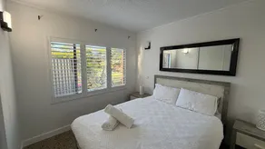THE TERRACES UNIT 4- beautifully renovated ground floor unit. - Image 4