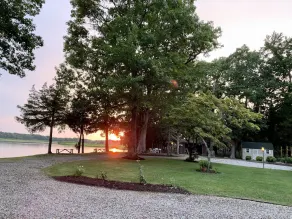 Gorgeous, Cozy Villa with breathtaking sunset views, river access and Hot Tub. - Image 4