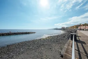 Charming Apartment \"Junto al Mar\" with Sea View, Pool, Wi-Fi & Terrace - Image 4