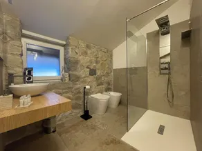 SnowLake Suite & Apartments  - Image 3